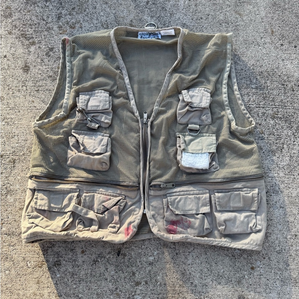 Mesh fly fishing vest